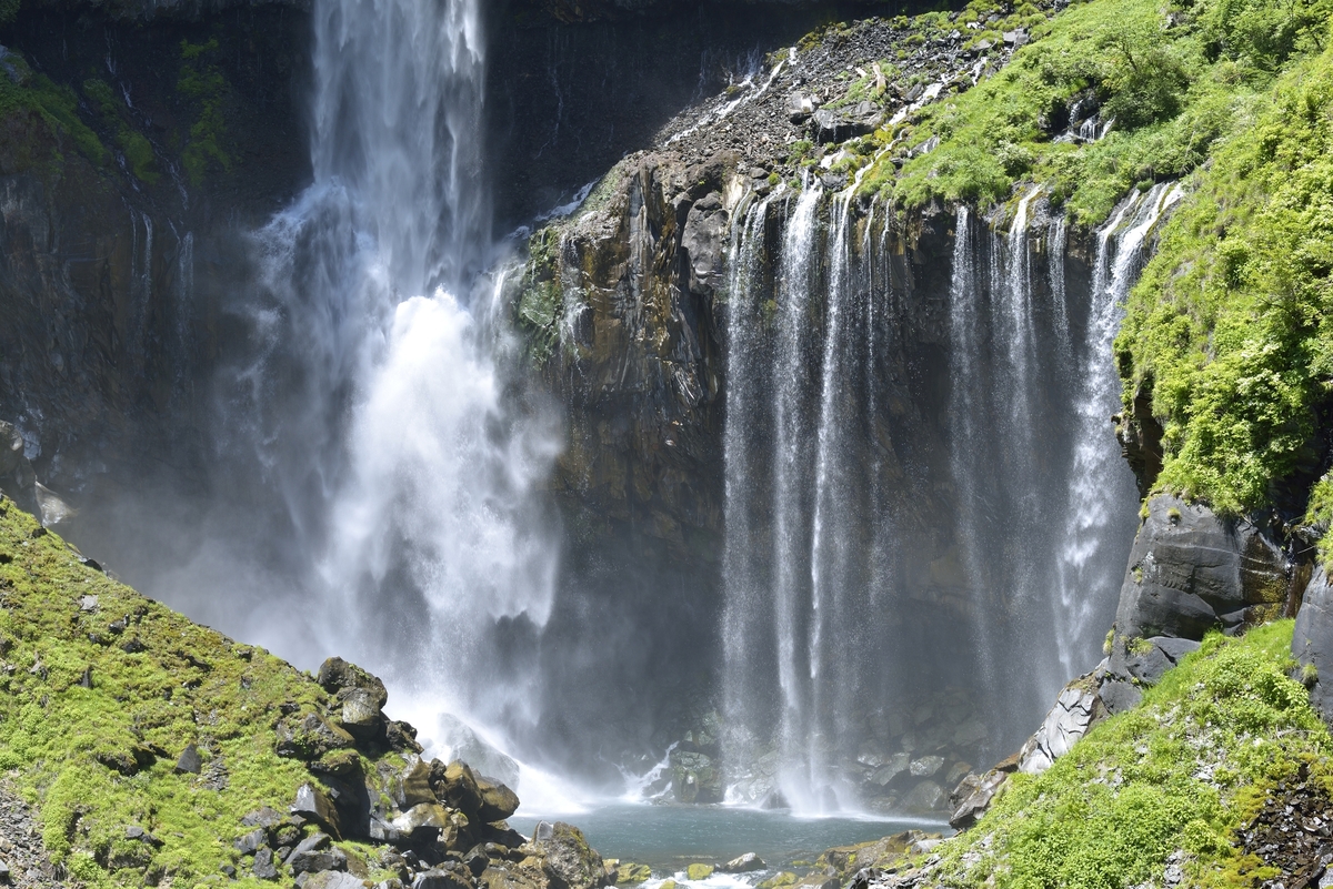 天然ミストが涼しい「日光三名瀑」 三大滝の魅力＆日帰り観光プランも