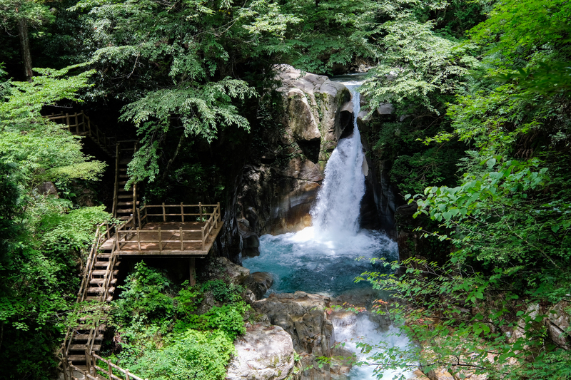 天然ミストが涼しい岐阜の滝4選<br/>夏に日帰り！見どころ＆周辺観光も