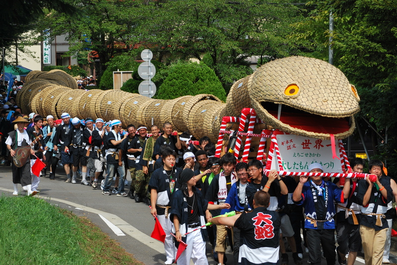 ギネス認定の世界一長い大蛇に会える<br/>新潟・関川村で夏の思い出づくり