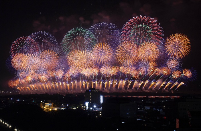 酒田の花火2025　打ち上がれ！心つなぐ、笑顔の花