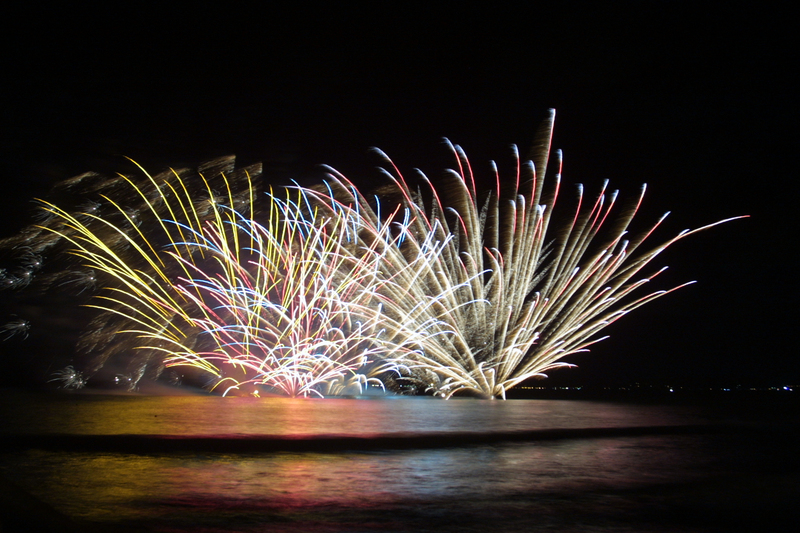 1,173（いい波）発の花火が彩る<br/>「さがら海上花火大会」開催情報