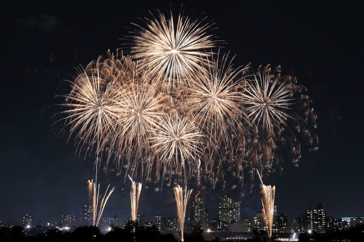 第5回川口花火大会（2025年） | 荒川の河川敷に大輪の花が開く