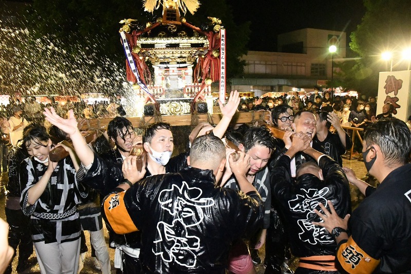 花火と踊りで笑顔満開！<br/>指宿温泉の伝統のお祭り