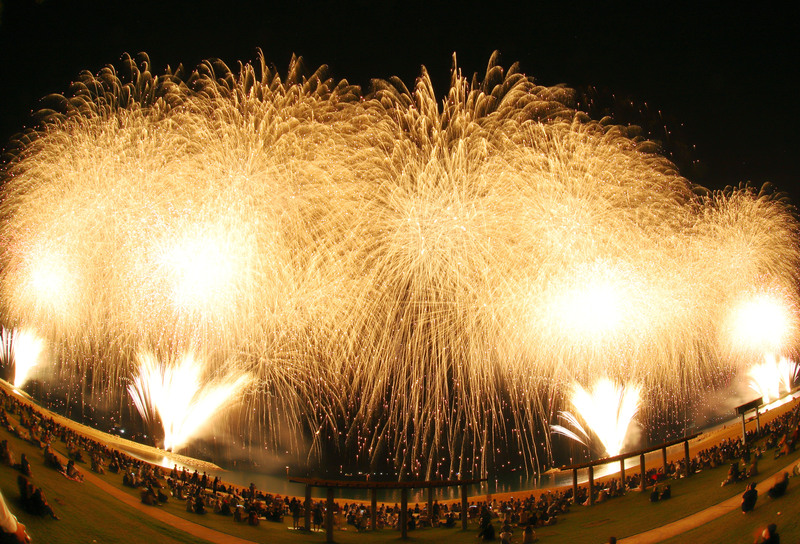 田辺市恒例の壮大な秋の花火大会<br/>2025年「田辺花火大会」開催情報