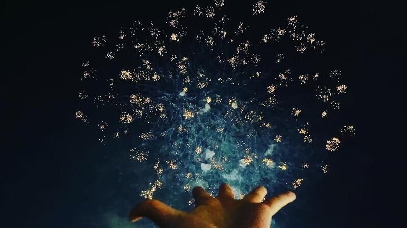 約3,000発の花火を打ち上げ！<br/>1,000個のランタンも夜空に舞う