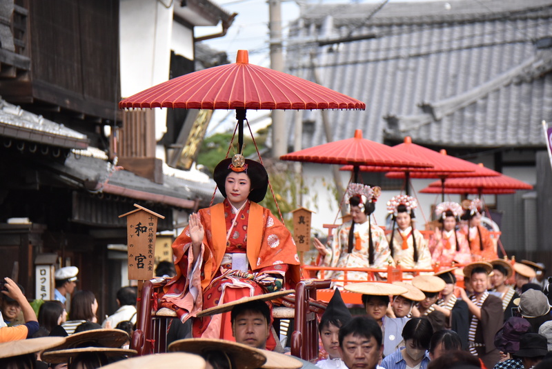 華やかな時代行列「姫道中」が見どころ！<br/>和太鼓の演奏＆火縄銃演武も
