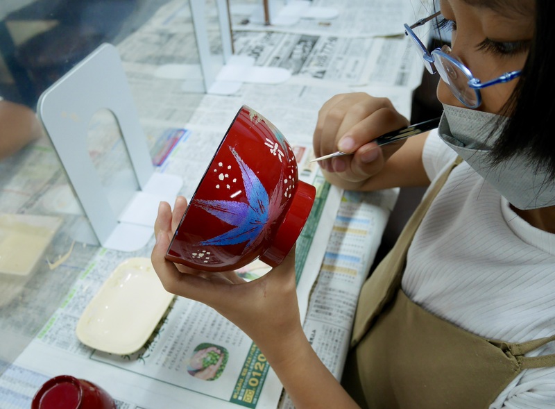 会津塗伝承館 鈴善 | 会津の伝統工芸品「会津漆器」の 蒔絵体験に